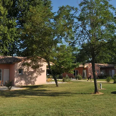 אתר נופש Domaine D'agrippa Valence 3*